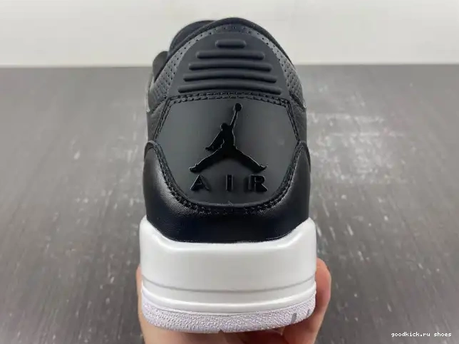80% Off Sale Monday 3 (2016) Cyber 136064-020 Jordan Retro 0615